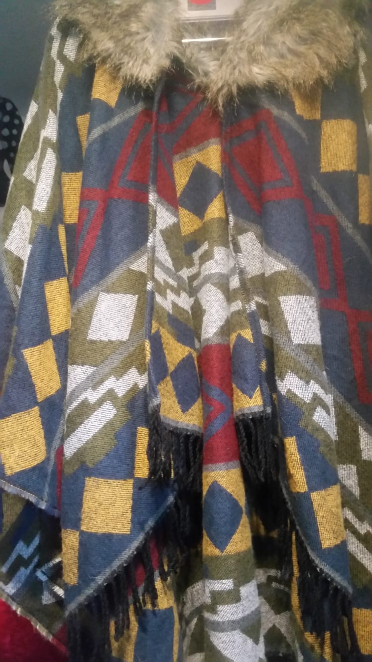 Poncho mit abknöpfbarem Kragen
für das ganze Jahr
14,99 €